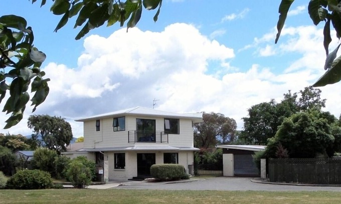 Blenheim House | Big Family Home in quiet area of Blenheim
