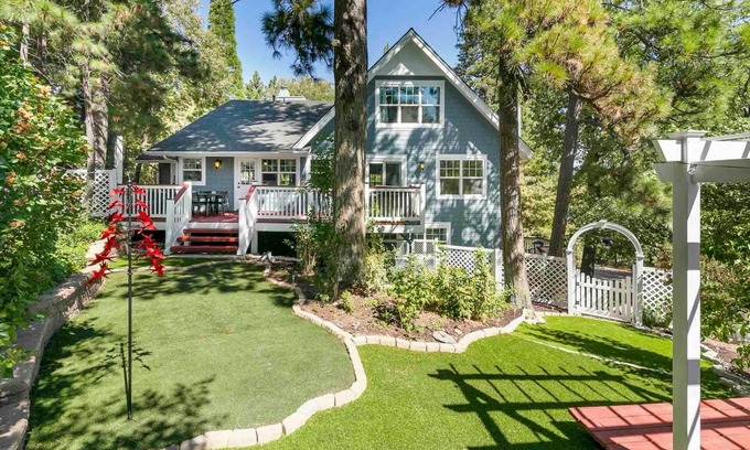 Lake Arrowhead House | BIG Family Reunion-Hot Tub-Game Room-Yard-Karaoke