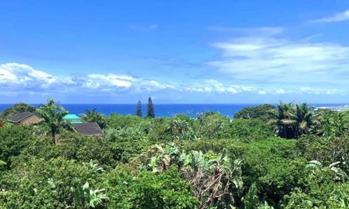 Port Edward House | Big Fish Seaside Cottage, Sleeps 10 Guests in 5 Bedrooms