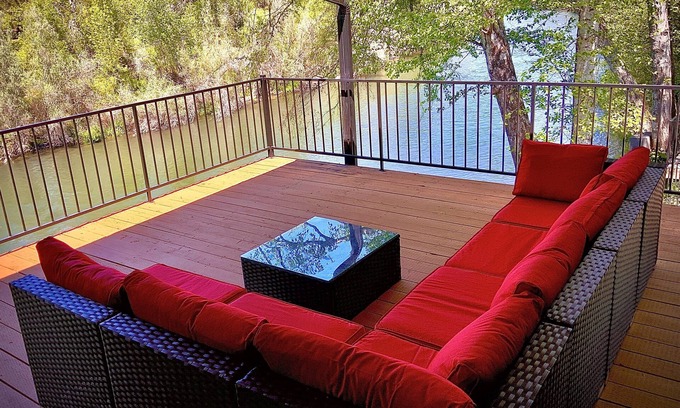 Gold Hill House | Big Foot River Lodge