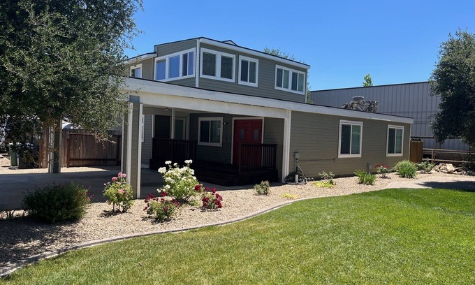 Templeton House | Big Green House 4bdrm - 3 bath with Pool Table