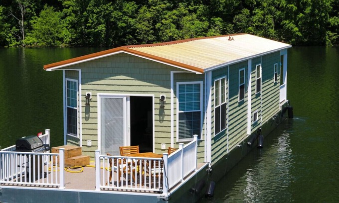Nancy Boat Rental | Big Green Stationary- Lee’s Ford Marina