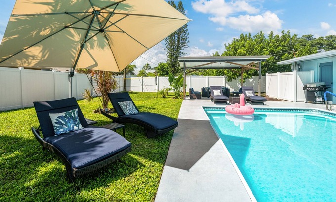 Tropic Palms House | Big heated salt water pool house with easy access to the beach and Atlantic Ave