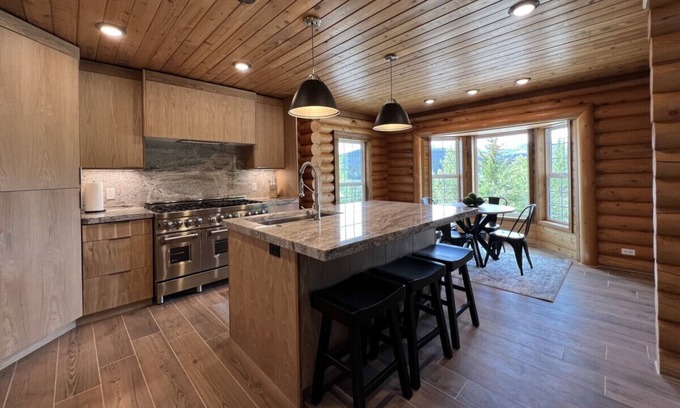 Island Park House | Big Horn Hideaway - 12 miles from YNP | Sun Room | New Remodel