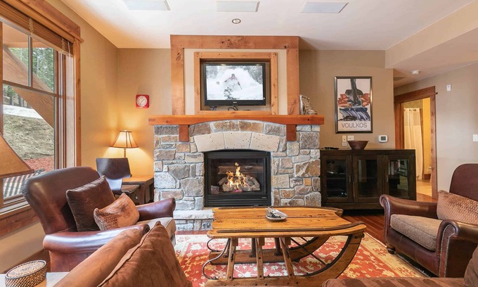 Truckee Condo | Big Horn Lodge 208 - Luxury, Slopeside at Village