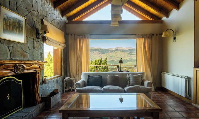 San Martin de los Andes House | Big House with Mountain Views in San Martín de los Andes