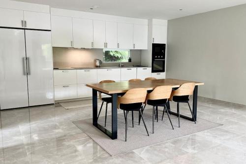 Agnesberg Apartment | Big House for Workers & Familys Near Volvo