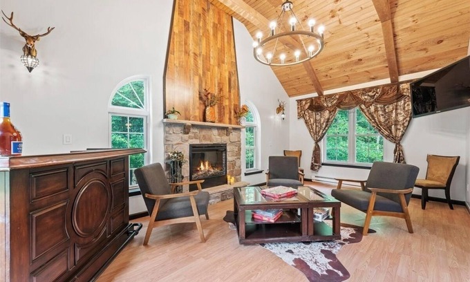 Long Pond House | Big House Pocono w/outdoor spa, Sauna, game room, BBQ, by Kalahari & Camelback