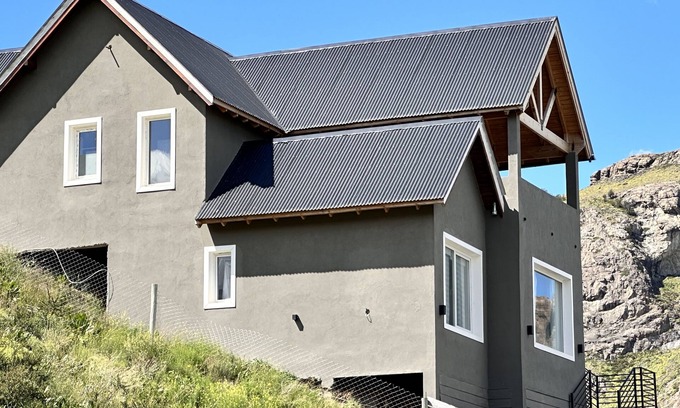 El Chalten House | Big house with amazing views, light for 7 people