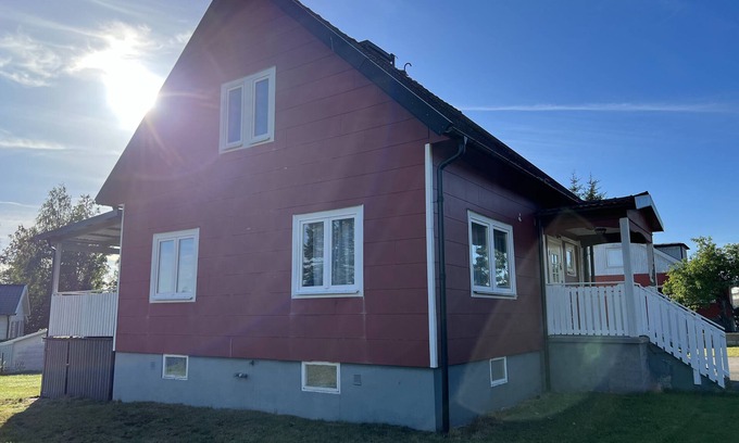 Nissafors House | Big house with wifi, sleeps 8. 4 mins from Isaberg skiing, MTB and golf course.