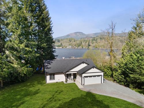 Big Lake Villa | Big Lake Waterfront Retreat