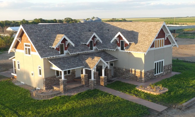 Pierre Cabin | Big Lodge on the prairie in the ♥️ of SD: Broken Arrow Farms - 9 BR, 8.5 BA