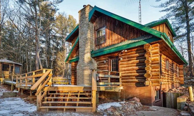Buckhorn Cabin | Big Log Cabin Home right in town of Buckhorn