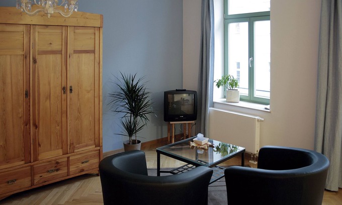 Innere Neustadt Apartment | Big One-Room Apartment