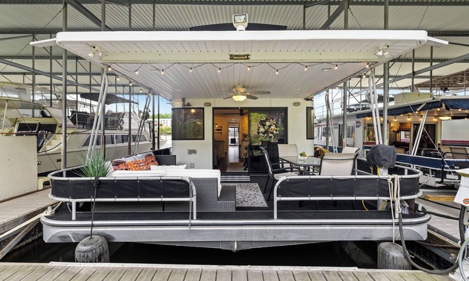 Downtown Knoxville Boat Rental | Big Orange Jr. houseboat @ Vol Landing nWalk to stadiumnFree parkingnBoat 2 of 2