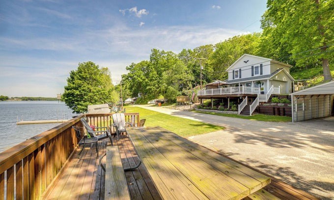 Smyrna Cottage | Big Pine Island Lake Cottage w/Boat Dock & Kayaks