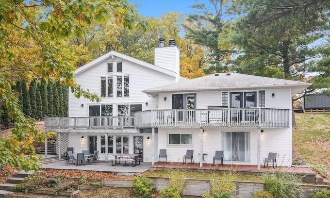 Smyrna House | Big Pine Island Lake Escape. Pontoon boat available to rent!