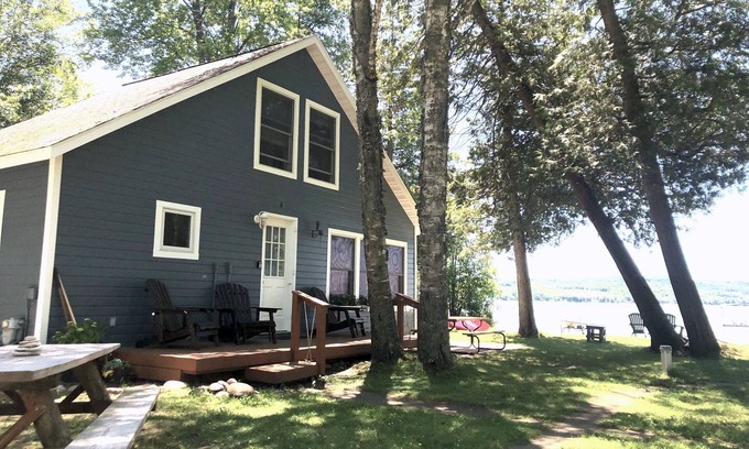 Honor Cottage | Big Platte Lake Waterfront Cottage