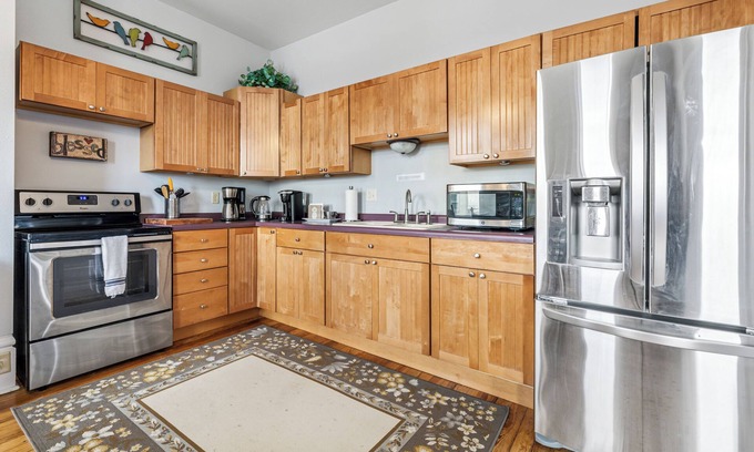 Alma House | Big River Suite - Spacious 2-level suite in Alma