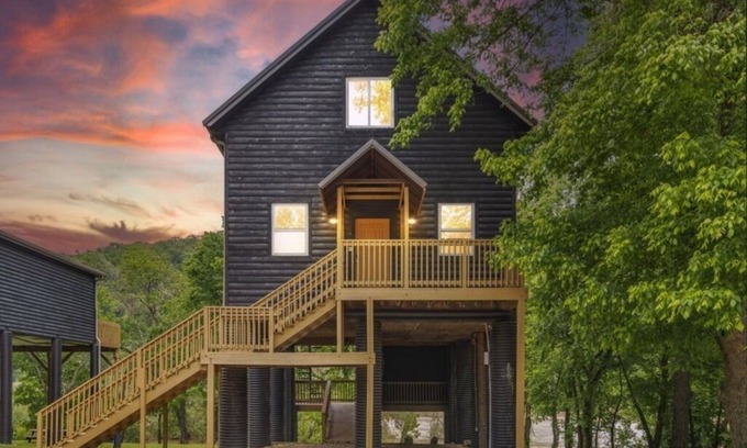 Galena Cabin | Big Riverfront Cabin #5 on the James! Sleeps 12, #5 of 5 Cabins