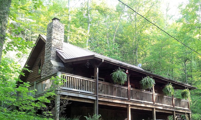 Pine Ridge Cabin | BIG ROCK LOG CABIN , Beside Natural Bridge/Red River Gorge