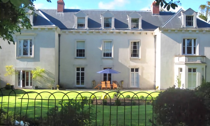 Clarbeston Road House | Big s/c holiday home perfect for Family/Friends and Special Occasions Sleeps 17