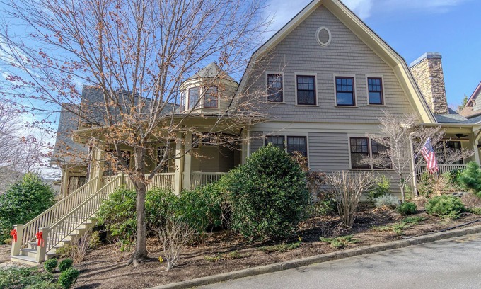 Cheshire House | Big Sigh | Cheshire Village Townhome 5 Min. to Town!