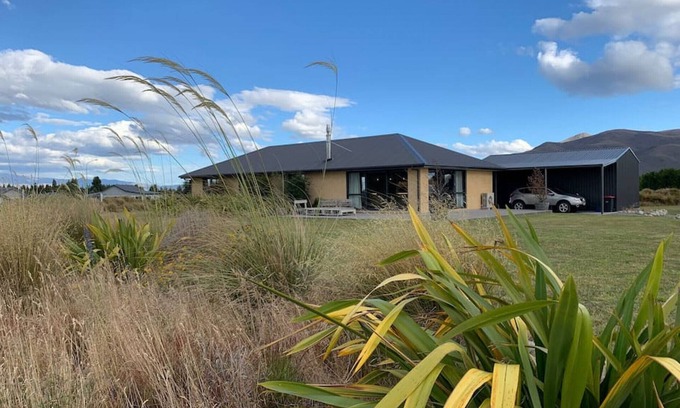 Twizel House | Big Sky, Big View - Family friendly and close to Mt Cook, FREE WIFI