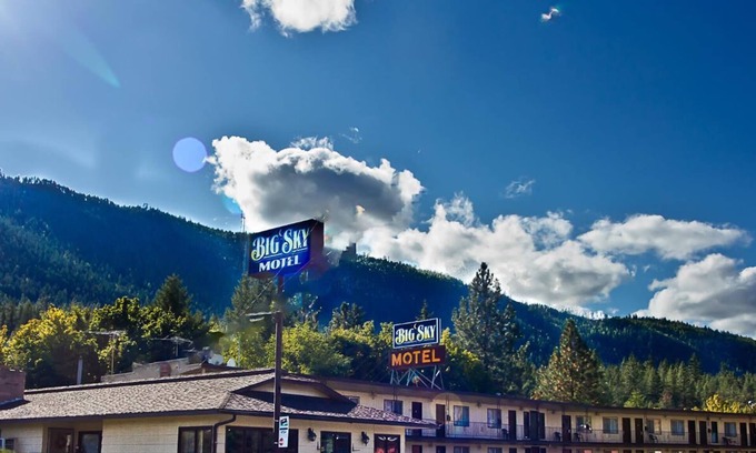 Superior Hotel | Big Sky Motel