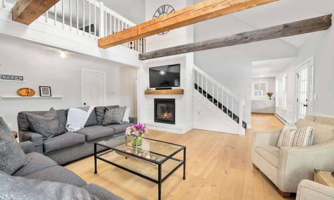 Newbury House | "Big Sky" Retreat Atop Sunapee/Ski + Lake Life