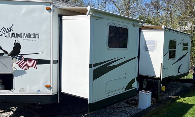 East Fultonham RV Rental | Big spacious Camper