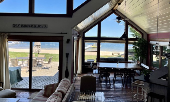 Baldwin House | Big Star Lake House - all seasons, lake front vacations