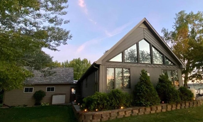 Ortonville Cabin | Big Stone Lake Family Cabin II: Lakefront