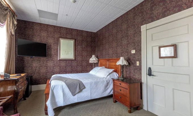 Geneseo Bed & Breakfast | Big Tree Treaty Room - Big Tree Innnn