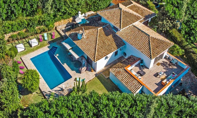 Urbanizacion el Rosario Villa | BIG VILLA 34121390 WITH 10 BEDROOMS EL ROSARIO MARBELLA, PRIVATE POOL FOR HOLIDAY RENTALS