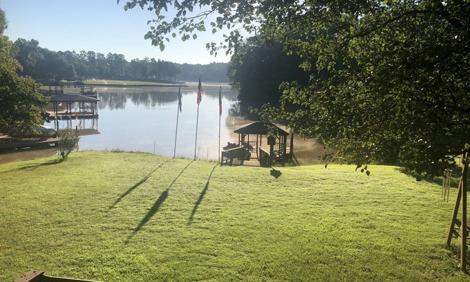 Belmont House | Big water Lake Wylie views on quiet cove, private acre property near Belmont