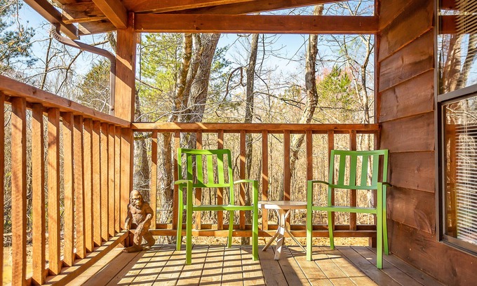 Benton Cabin | Bigfoot Lodge Room Two