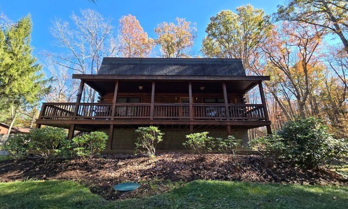 Swanton House | Bigg's Bear Cabin, a spacious 3-bedroom retreat perfect for up to 10 guests.