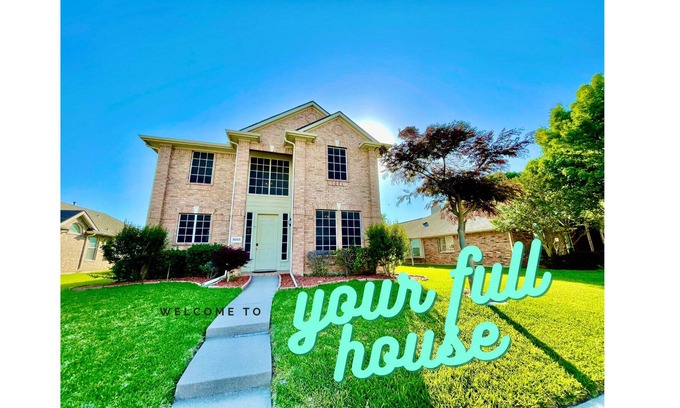 Garland House | BIGgroup, King Beds, BoardGames, 3 Mins to Mall, Natatorium, Near Highways