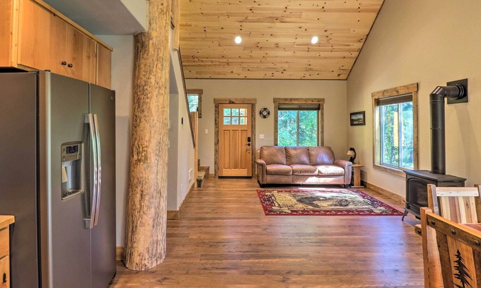Bigfork Cabin | 'Bigsky' Cabin w/ Fire Pit, Walk to Fishing!