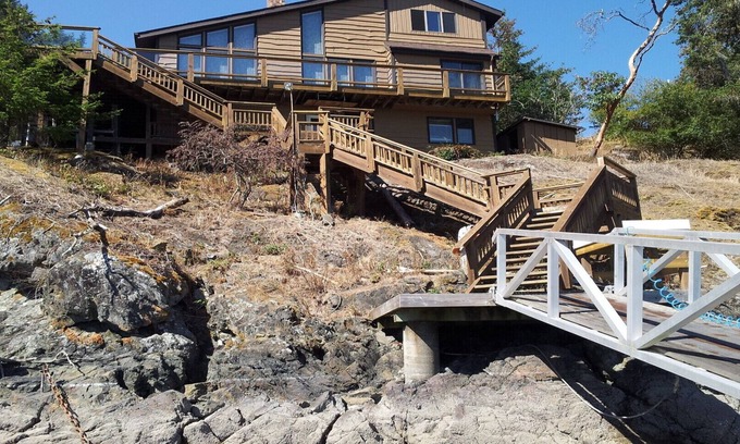 Juan de Fuca Electoral Area Cottage | Bigwood Lodge. Ocean front, sunrise views, quiet and relaxing.