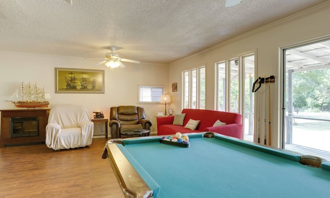Cleveland Cottage | Bike & Hike On-Site: Inviting Cleveland Retreat!