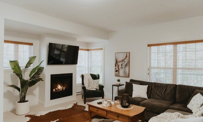 Saint-Faustin-Lac-Carre Condo | Bike & Ski In/Out RodeoFest, Fall color festival