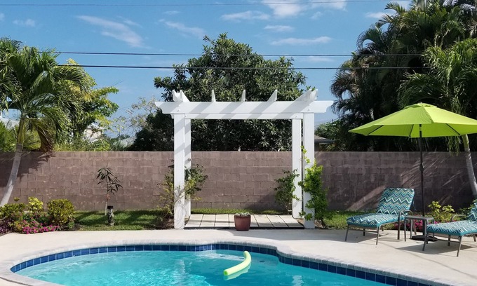 Naples Park House | Bike to beach! Heated pool, pet-friendly. Summer 2025 sale!