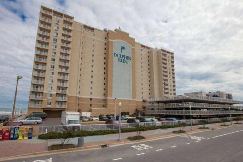 Northeast Virginia Beach House | Bikinis and Martinis at Dolphin Run-Oceanfront-Pool!