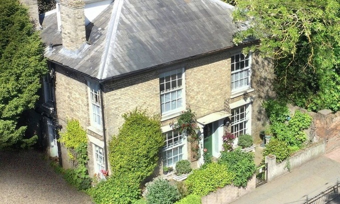 Billericay House | Billericay Georgian House, Sleeps 6 - Pet Friendly