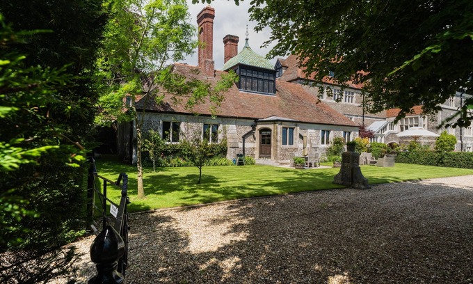 Lyme Regis House | Billiard House Rousdon, 350 acres, private beach - winter discounts !