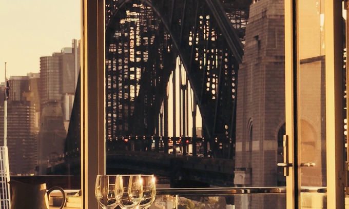 Kirribilli Apartment | Billion Dollar View | Spacious CBD Apartment 2bdr