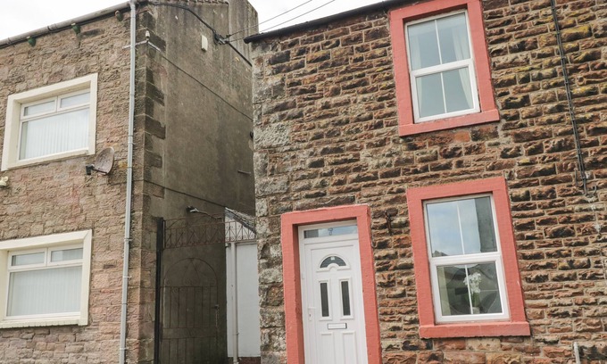 Dearham House | BILLY'S COTTAGE, pet friendly, with a garden in Dearham