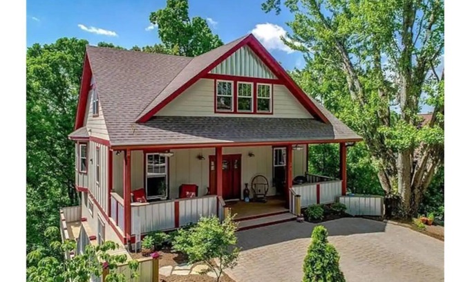 Kenilworth Apartment | Biltmore Hideaway - Luxury Urban Tree Top Retreat
